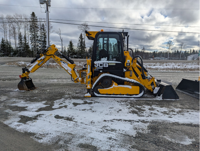 8: 2020 JCB 1CXT BACKHOE LOADER