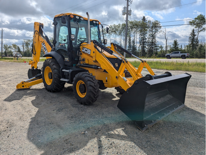 3: 2023 JCB 3CX-14 Backhoe