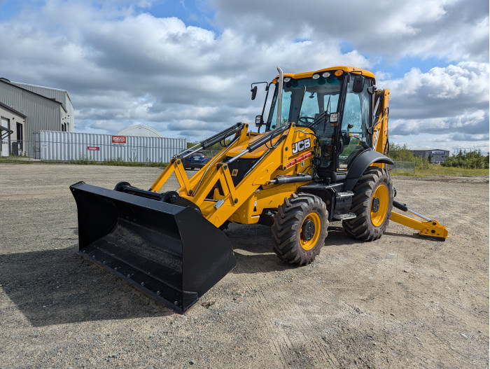 5: 2023 JCB 3CX-14 Backhoe