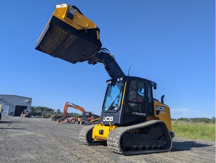 3: NEW JCB 60" Sweeper