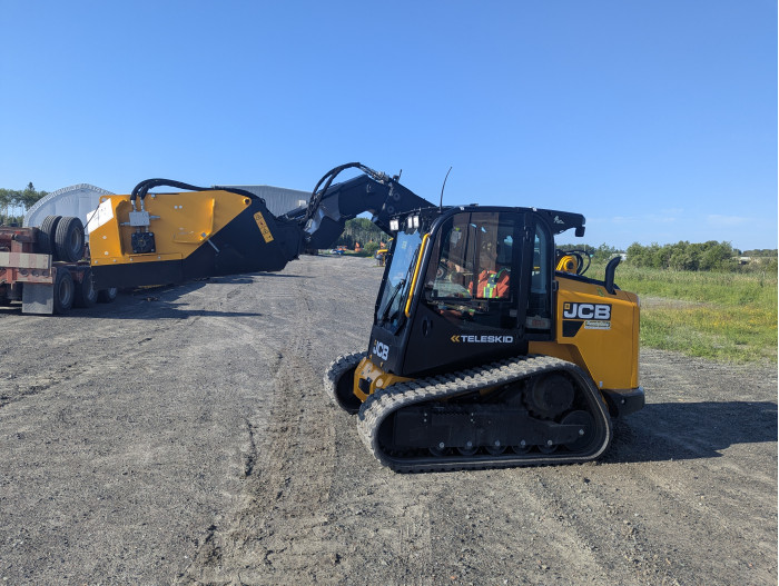 4: NEW JCB 60" Sweeper