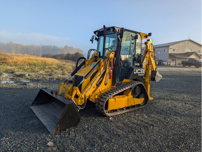 9: 2024 JCB 1CXT TRACKED Backhoe