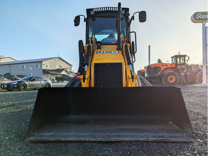 8: 2024 JCB 1CXT TRACKED Backhoe