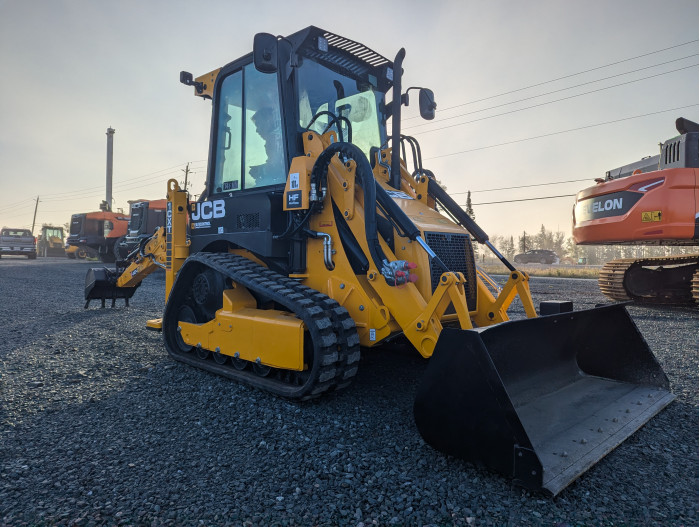 7: 2024 JCB 1CXT TRACKED Backhoe