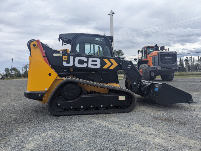 6: NEW JCB 3TS-8T TELESKID TELEHANDLER