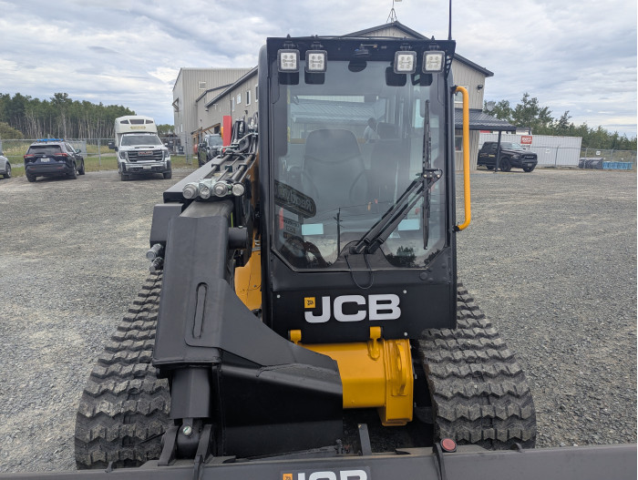 9: NEW JCB 3TS-8T TELESKID TELEHANDLER