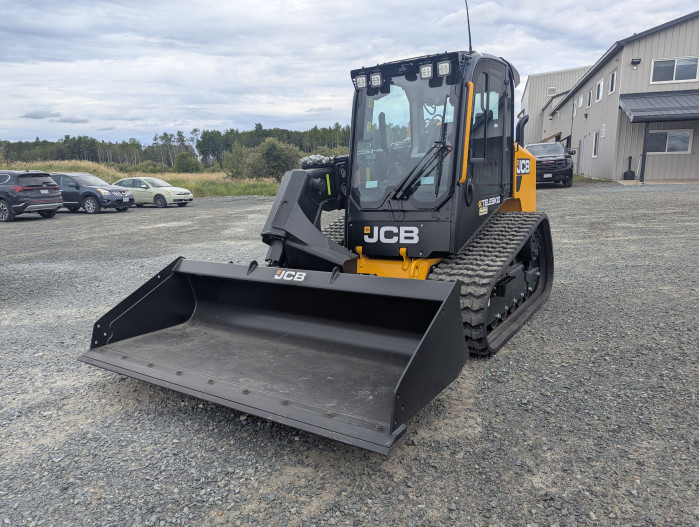 10: NEW JCB 3TS-8T TELESKID TELEHANDLER