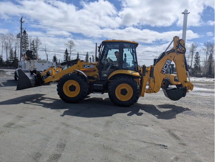 9: NEW JCB 4CX PRO BACKHOE