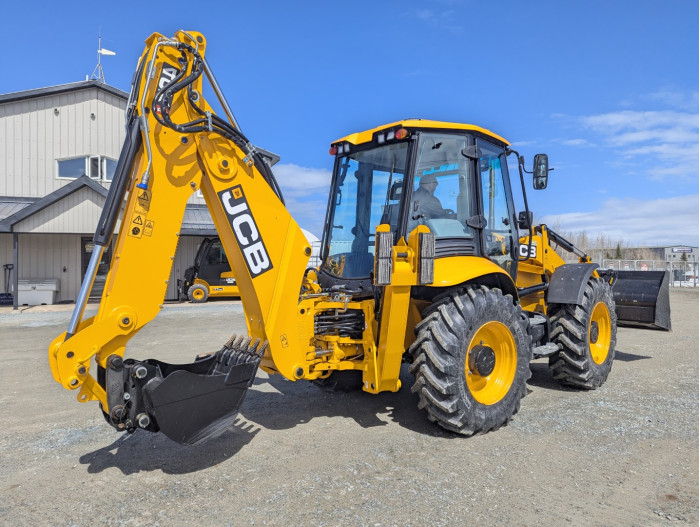 6: NEW JCB 4CX PRO BACKHOE
