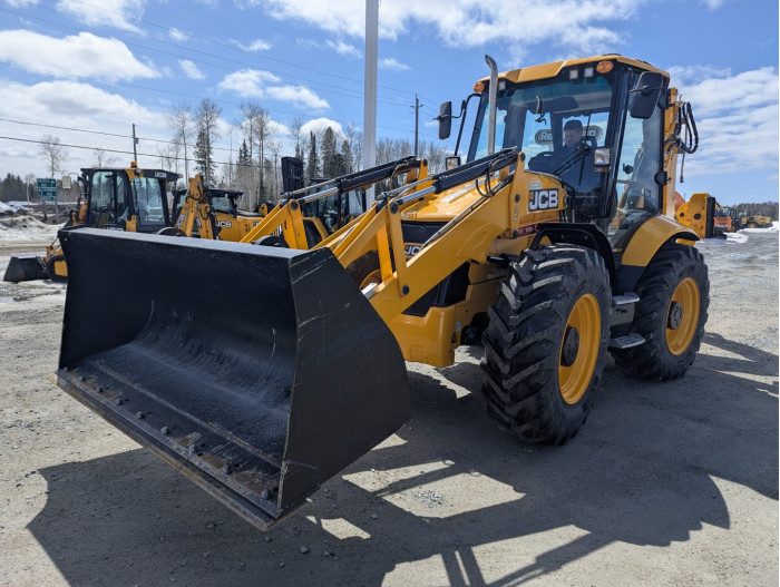 3: NEW JCB 4CX PRO BACKHOE