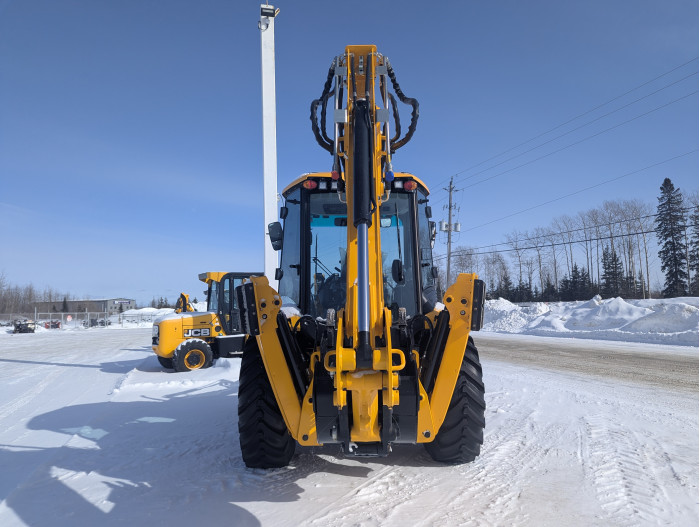 6: NEW JCB 4CX PRO BACKHOE