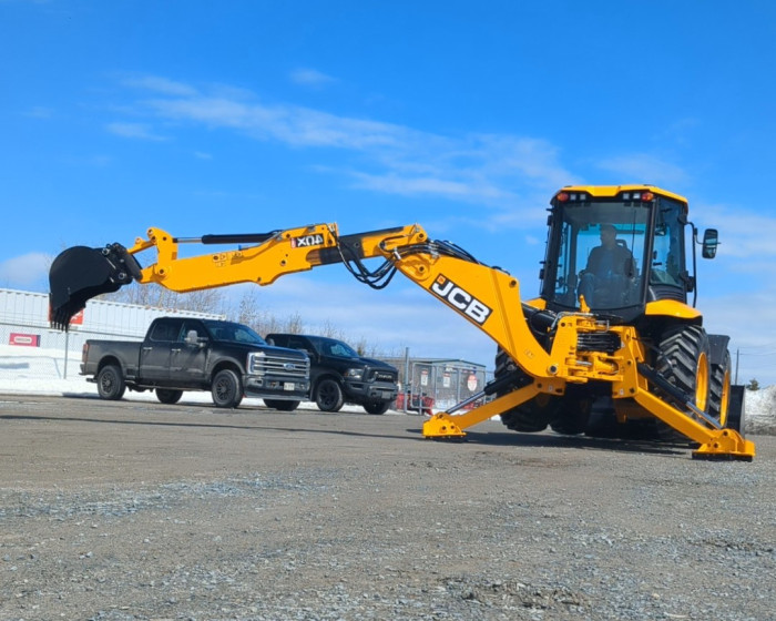 11: NEW JCB 4CX PRO BACKHOE