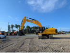 11: JCB 370X CRAWLER EXCAVATOR
