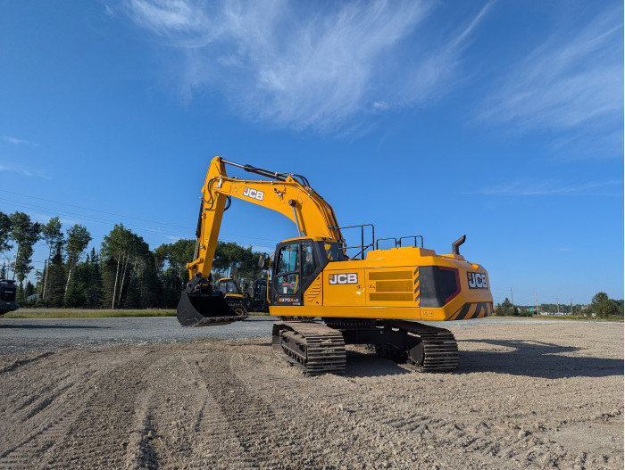 10: JCB 370X CRAWLER EXCAVATOR