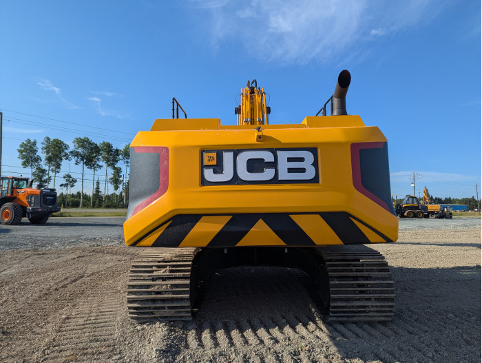 7: JCB 370X CRAWLER EXCAVATOR