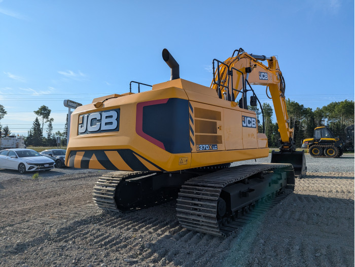 8: JCB 370X CRAWLER EXCAVATOR