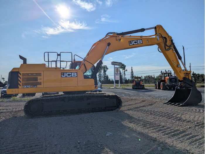6: JCB 370X CRAWLER EXCAVATOR