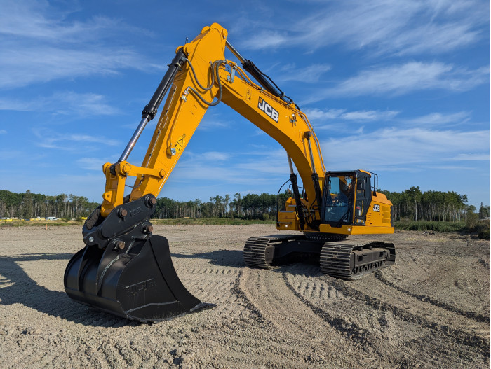 4: JCB 370X CRAWLER EXCAVATOR