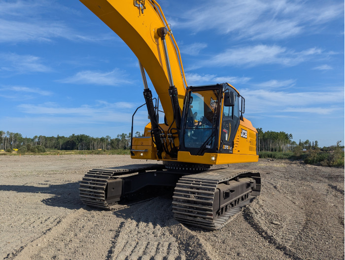 12: JCB 370X CRAWLER EXCAVATOR