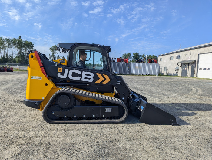 2: NEW JCB 3TS-8T TELESKID 