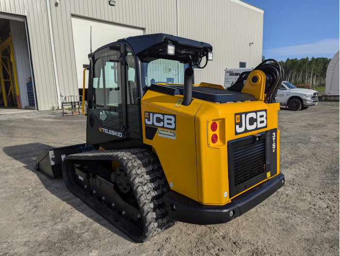 5: NEW JCB 3TS-8T TELESKID 