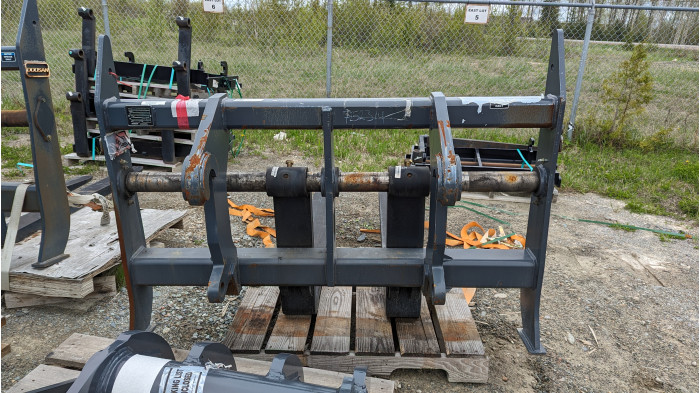 4: DEVELON PALLET FORKS FOR DL220-7-US20