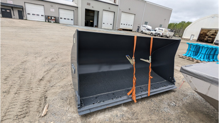 7: DEVELON BUCKET GP 100.4 IN 