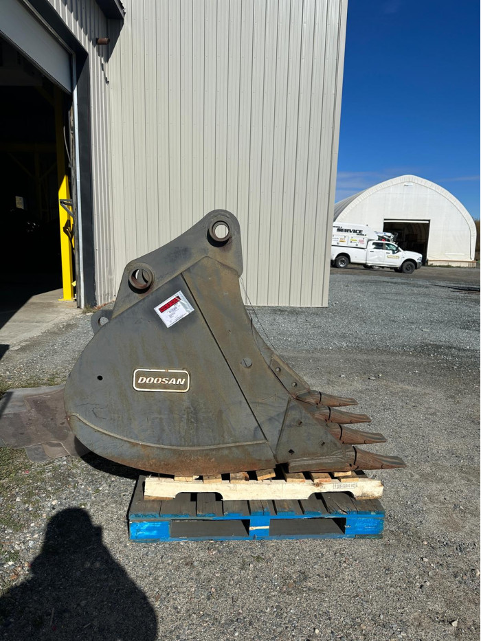 1: Doosan 36" TRENCHING BUCKET