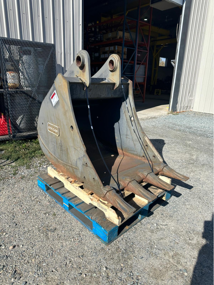 2: Doosan 36" TRENCHING BUCKET