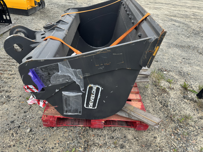 1: DEVELON BUCKET; TILT DITCHING; 60 IN