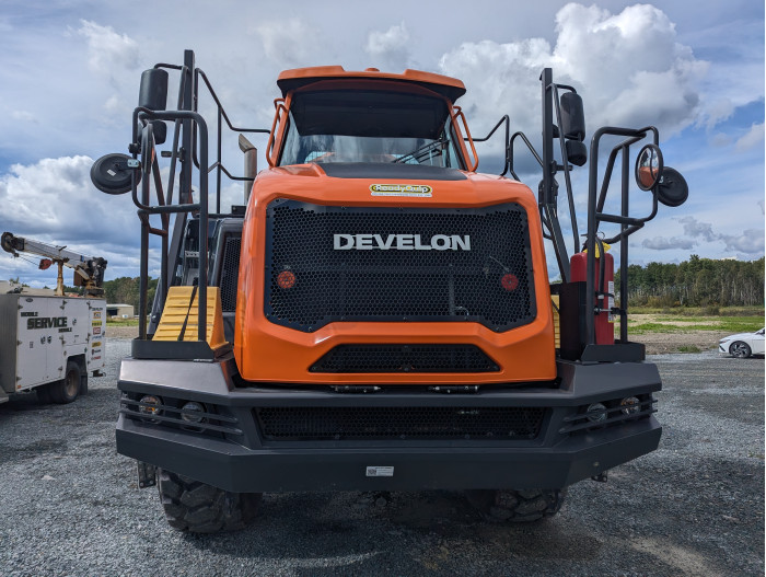 4: NEW DEVELON DA30-5 ADT