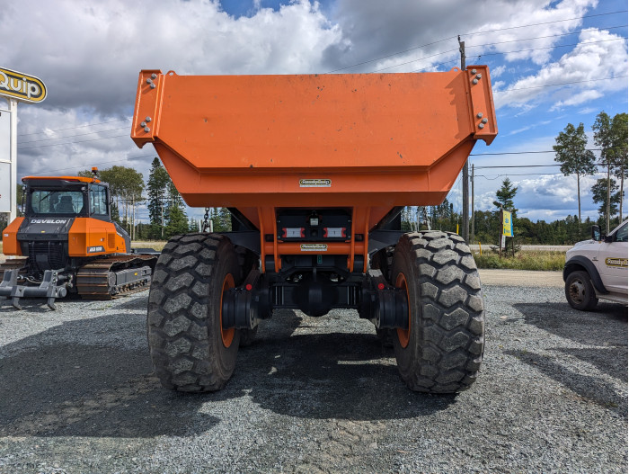 7: NEW DEVELON DA30-5 ADT