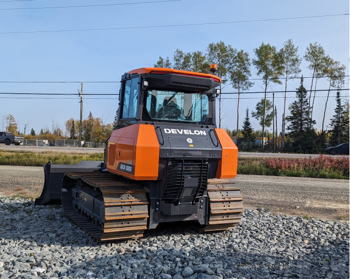 2: 2023 DEVELON DD100 Dozer