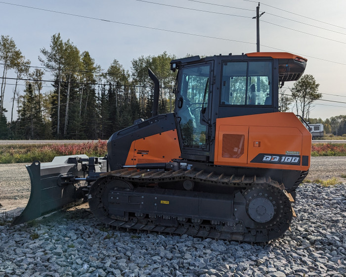 3: 2023 DEVELON DD100 Dozer