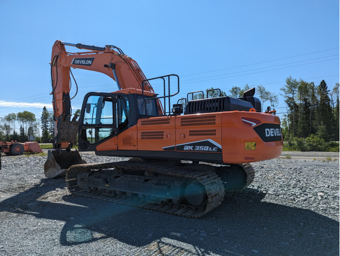 5: 2023 DEVELON DX350LC-7US30 Excavator