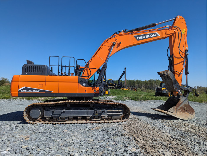 2: 2023 DEVELON DX350LC-7US30 Excavator