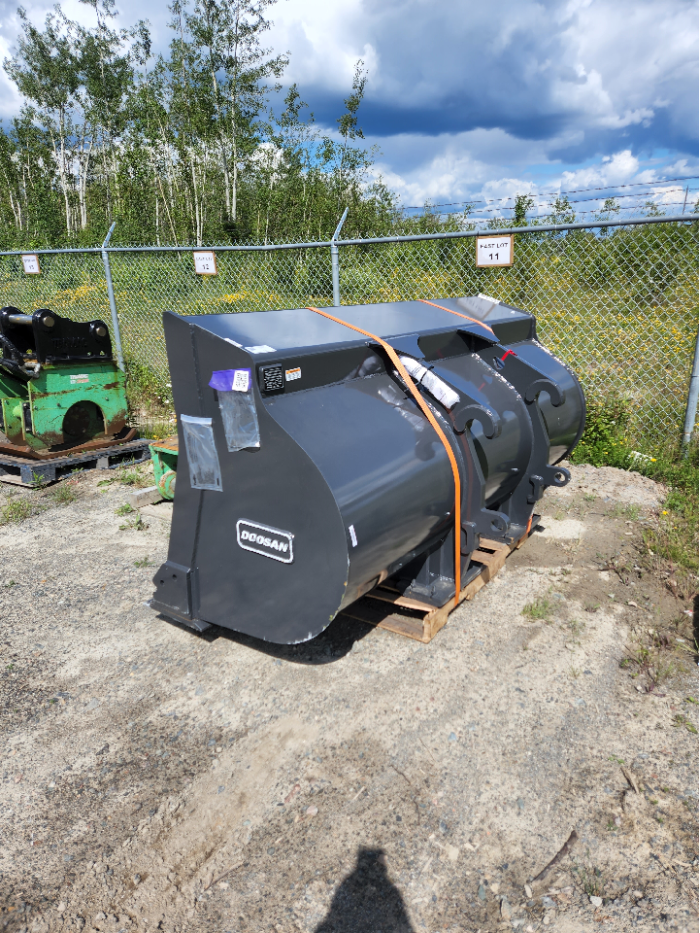 1: 2022 DOOSAN BUCKET 100" 3.0 Cu YD