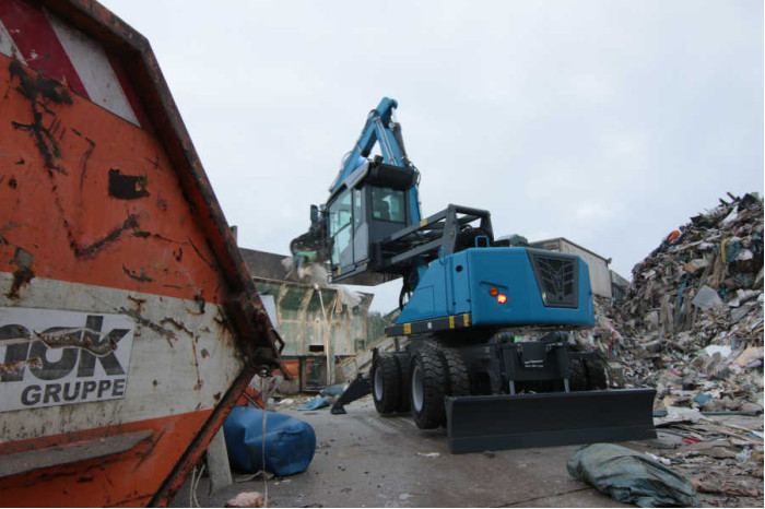 2: FUCHS 310 MATERIAL HANDLER