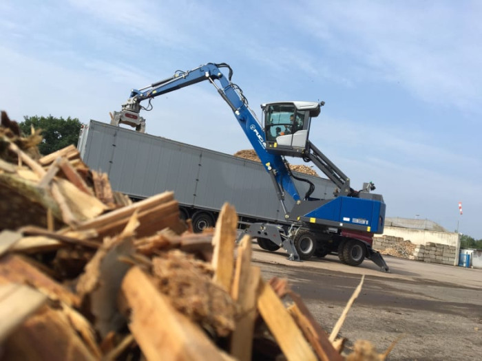 1: FUCHS 331 MATERIAL HANDLER