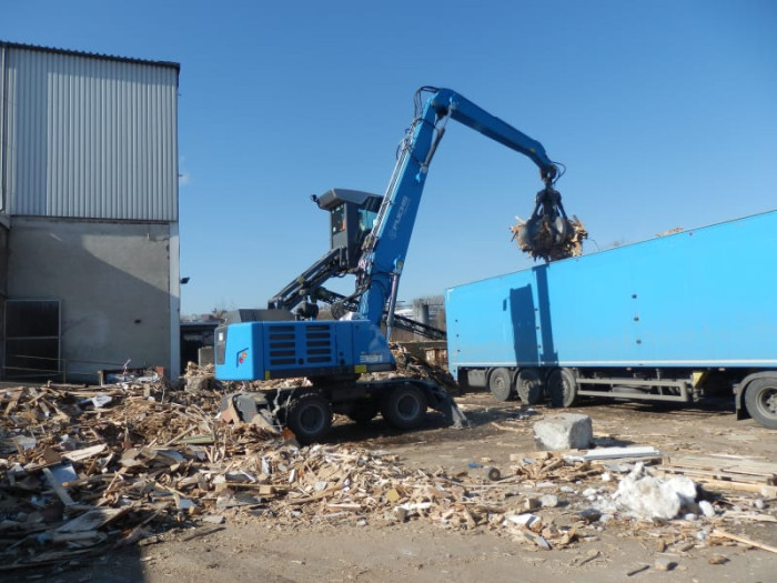 3: FUCHS 331 MATERIAL HANDLER