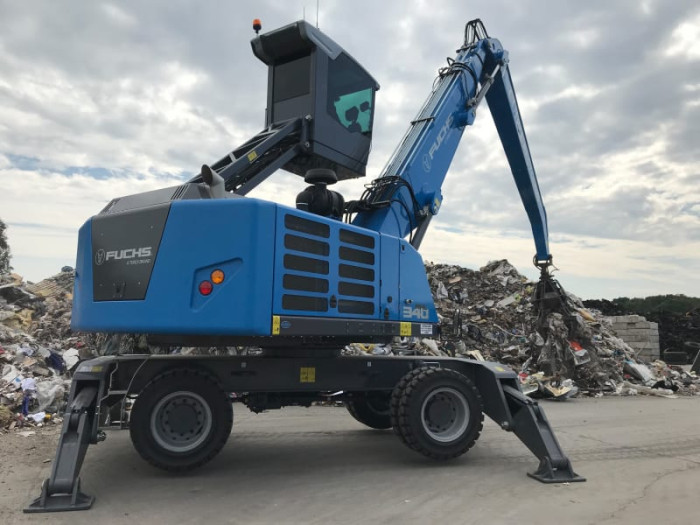 6: FUCHS 340 MATERIAL HANDLER