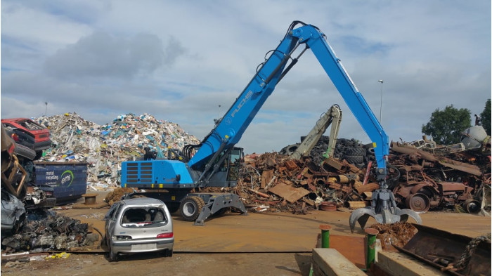 FUCHS 340 MATERIAL HANDLER