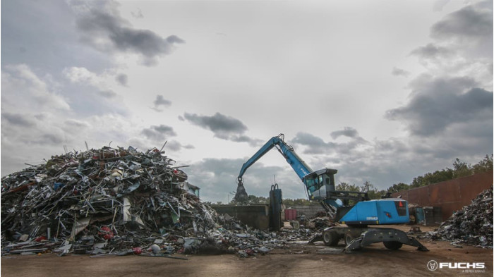 3: FUCHS 350 MATERIAL HANDLER