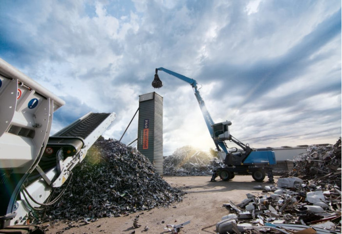 2: FUCHS 350 MATERIAL HANDLER