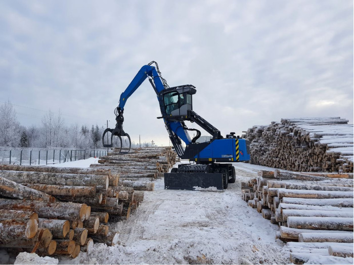 2: FUCHS MHL354 F PICK AND CARRY