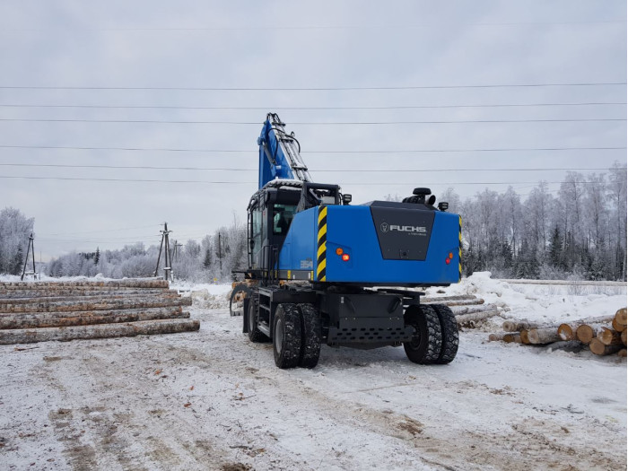 3: FUCHS MHL354 F PICK AND CARRY