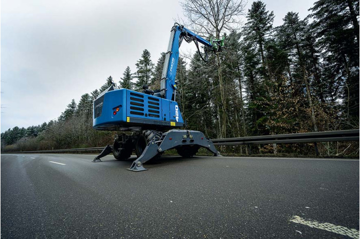 3: FUCHS MHL 420 TREE CARE HANDLER