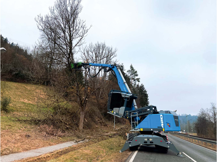 1: FUCHS MHL 420 TREE CARE HANDLER