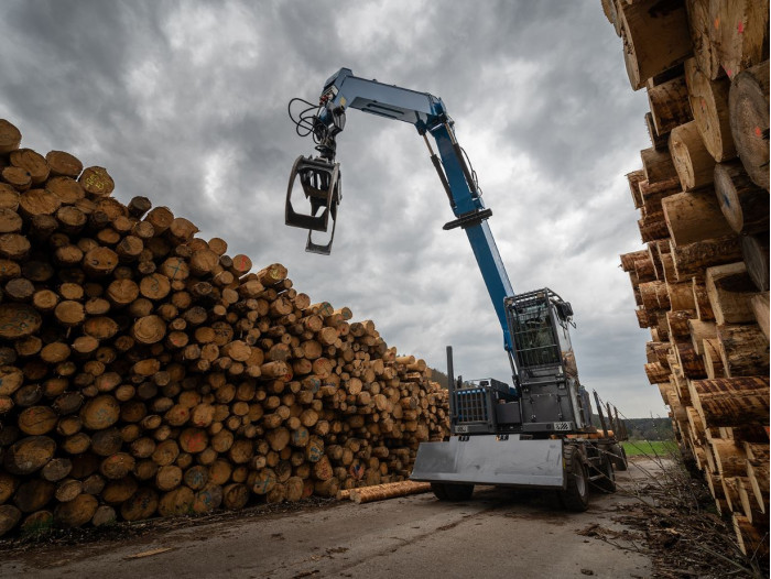 1: FUCHS MHL434 PICK AND CARRY