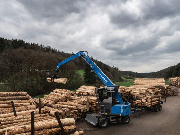 3: FUCHS MHL434 PICK AND CARRY